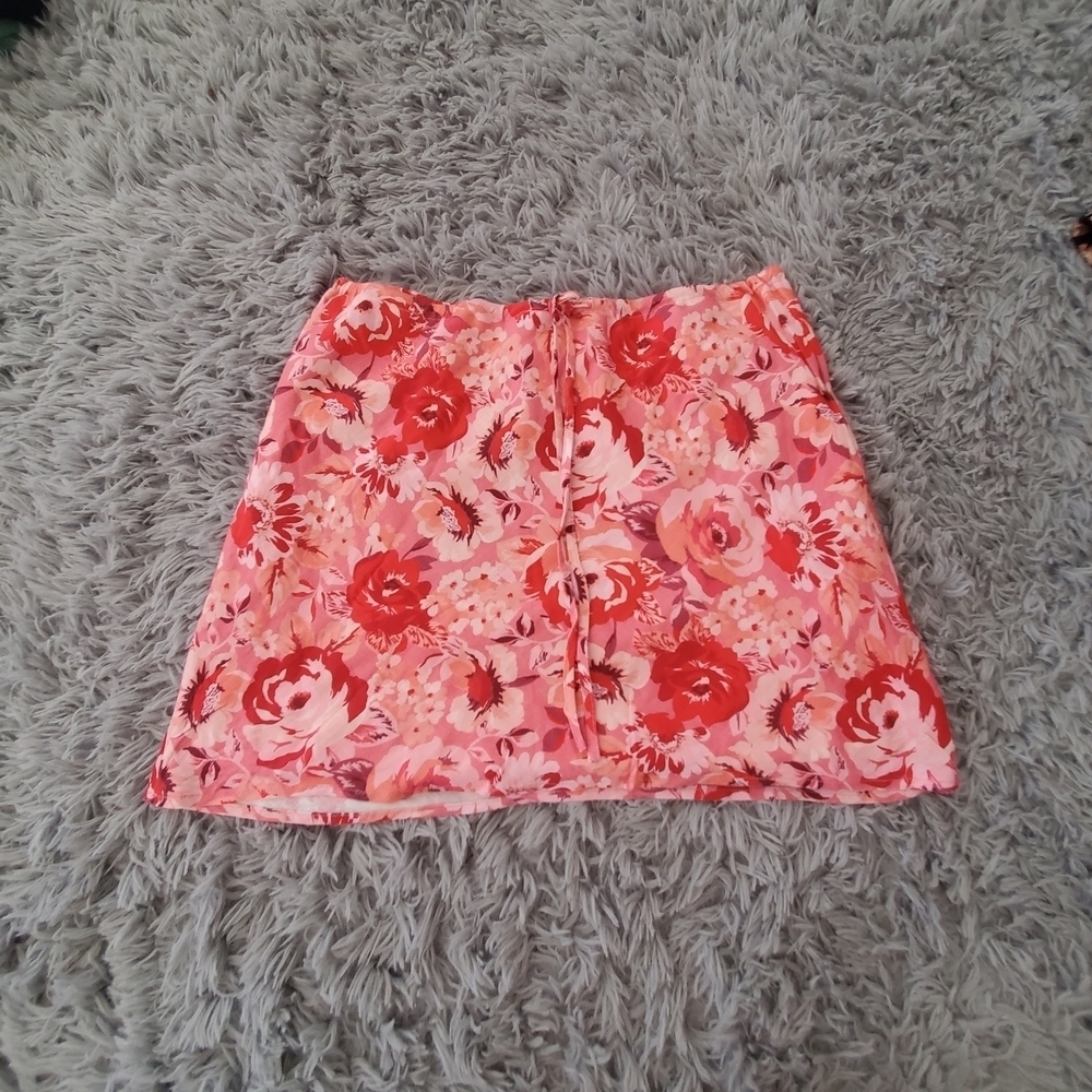 Le Lis Vibrant Floral Mini Skirt